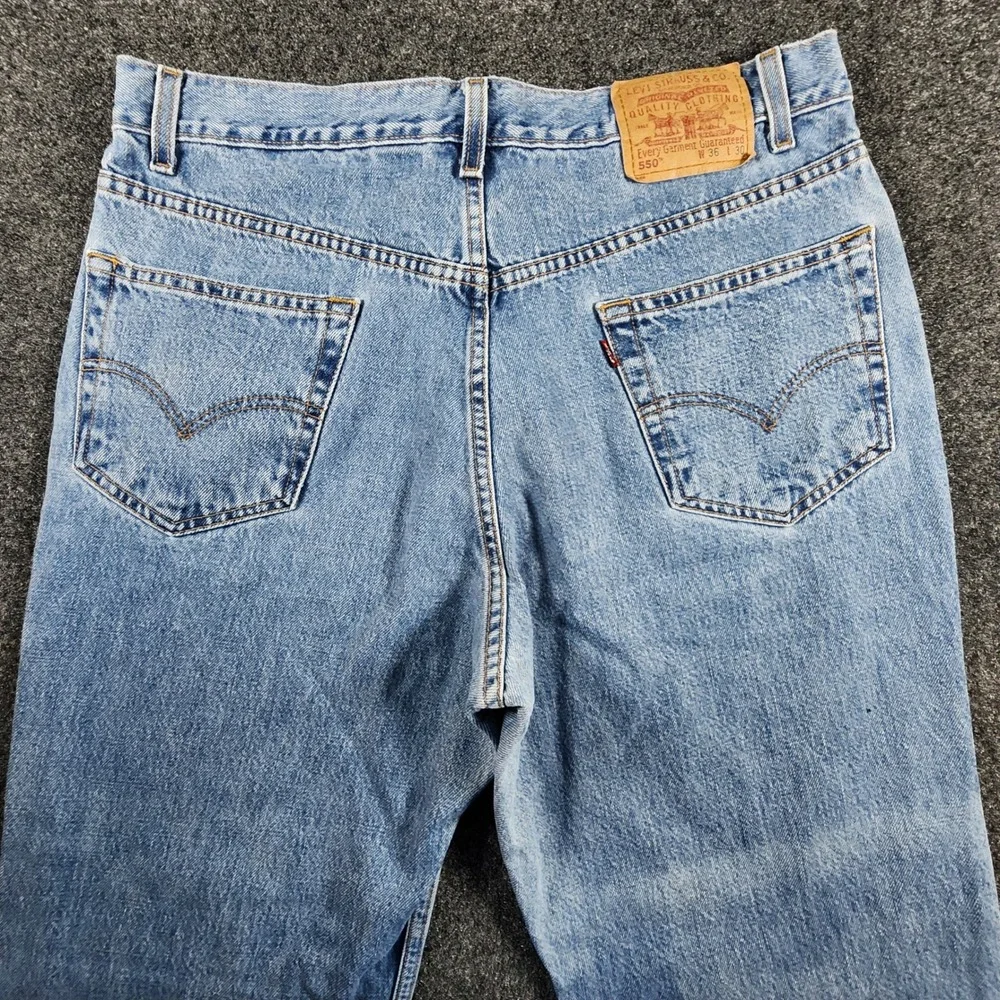 VTG 2000 Levi's 550 Jeans Mens 36x30 Blue Relaxed Fit Light Wash Denim